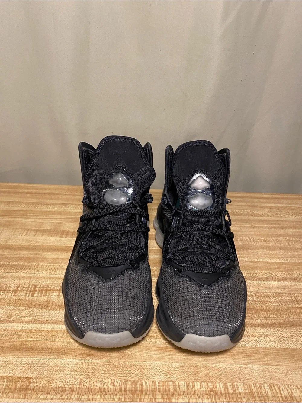 Nike LeBron 19 EP Hi Top Basketball Shoes Black Green Glow size 5.5Y